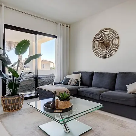 Brand New Gorgeous 2 Bed At Hills! *