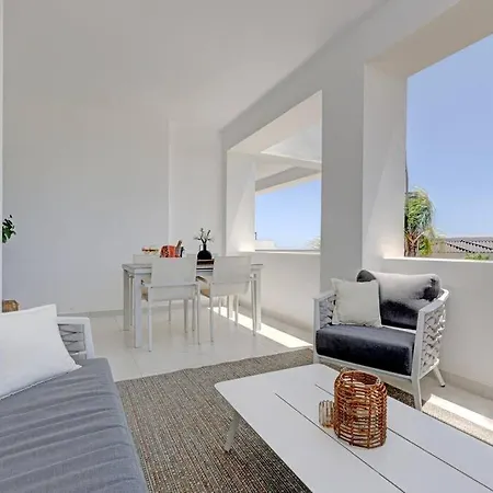 Brand New Gorgeous 2 Bed At Hills!